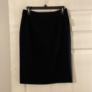CALVIN KLEIN SKIRT SIZE 2 BRAND NEW COLOR BLCK BACK ZIPPER LENGTH 22” WAIST 28”